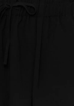 PULL & BEAR Basic BermudaShortsBlack Donna Shorts PUC21S0D5-Q11 -PULL - BEAR Negozio 9a98690698e64b07ab1ba0051565b1dd