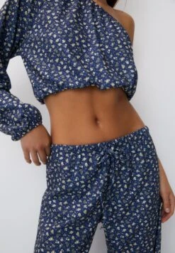 PULL & BEAR Loose-Fitting With PrintPantaloniDark Blue Donna Pantaloni PUC21A0UQ-K11 -PULL - BEAR Negozio 9c67a75ea1ea4fc3a76f74f035aaadd0