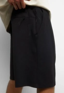 PULL & BEAR Bermuda Jogging - Shorts - Black -PULL - BEAR Negozio 9d824177fb574ff388cb5f2a5d5d89ad