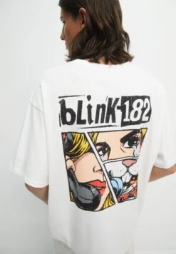 PULL & BEAR Blink 182 - T-Shirt Con Stampa - White -PULL - BEAR Negozio 9e4d2a288b8f449986f654ca3d086307