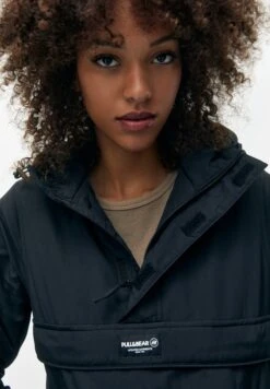 PULL & BEAR Pouch Pocket Giacca Da Mezza StagioneBlack Donna Giacche E Blazer PUC21U0FZ-Q11 14 PULL & BEAR Pouch Pocket Giacca Da Mezza StagioneBlack Donna Giacche E Blazer PUC21U0FZ-Q11 -PULL - BEAR Negozio a0c0354d959d431ea08a8175844b35eb