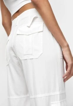 PULL & BEAR Adjustable WaistPantaloni CargoWhite Donna Pantaloni PUC21A0U8-A11 -PULL - BEAR Negozio a177c662e0154fffbd40aec0137ae6d9