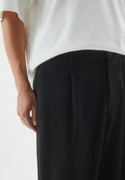 PULL & BEAR Wide Leg TailoredPantaloniBlack Uomo Pantaloni PUC22E0F1-Q11 -PULL - BEAR Negozio a2196e7b9e054e879c23781bb603768e