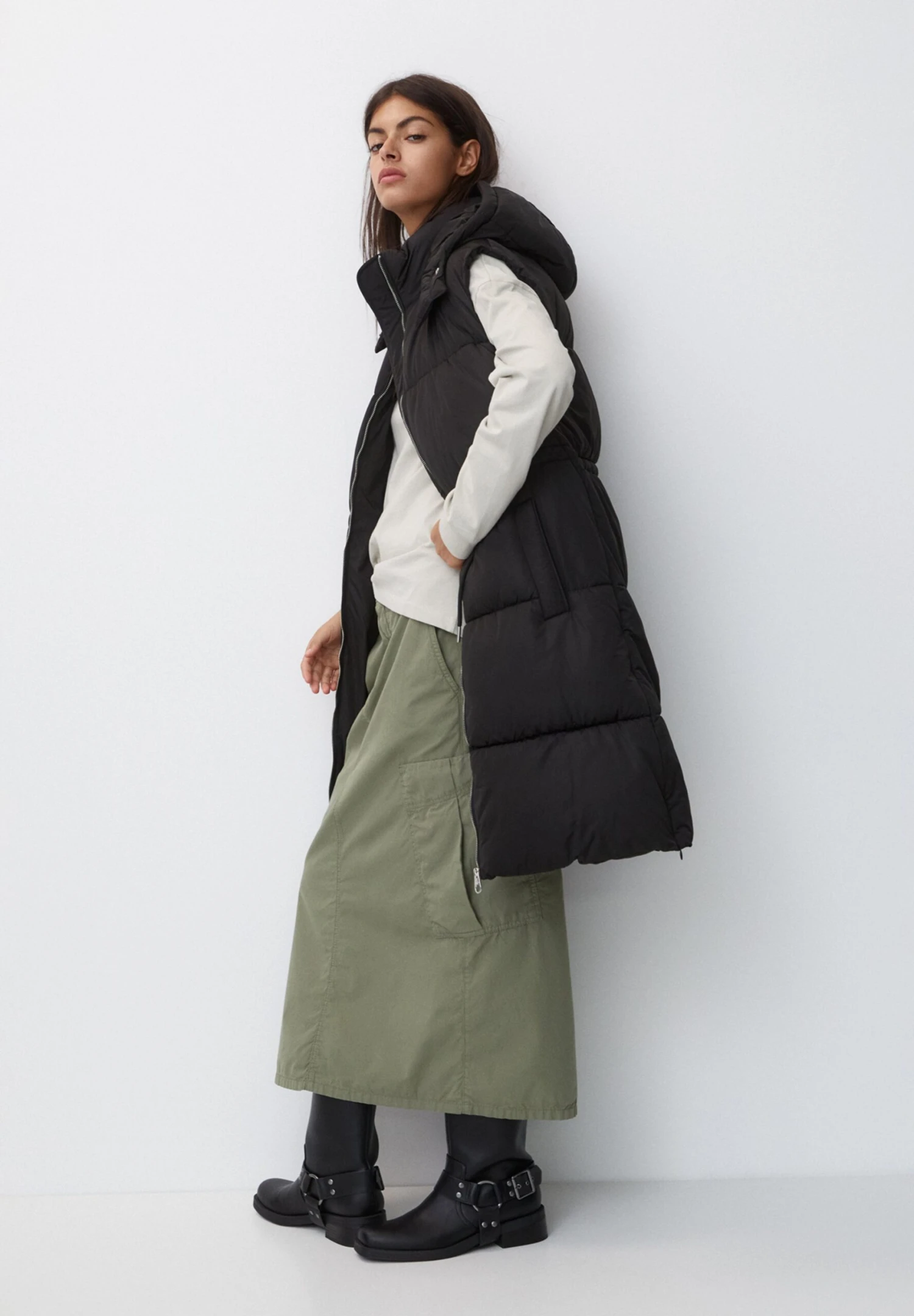 PULL & BEAR Puffer GiletSmanicatoBlack Donna Giacche E Blazer PUC21G0IF-Q11 5 PULL & BEAR Puffer GiletSmanicatoBlack Donna Giacche E Blazer PUC21G0IF-Q11 - immagine 3