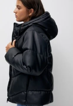 PULL & BEAR PufferGiacca In SimilpelleBlack Donna Giacche E Blazer PUC21U0GB-Q11 -PULL - BEAR Negozio a33f7a0cf14443a1996b3441da6e8654