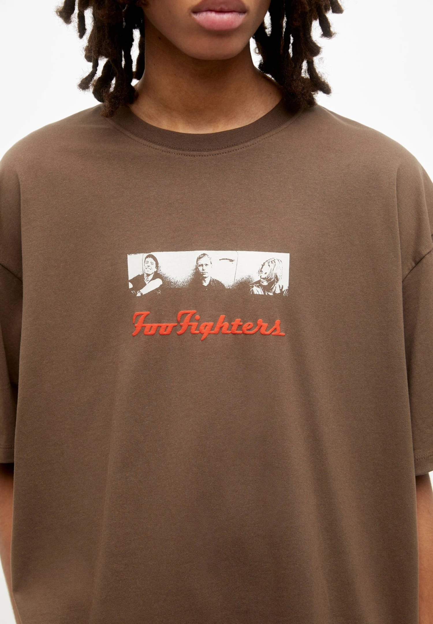 PULL & BEAR Foo Fighters T-Shirt Con StampaBrown Uomo T-shirt E Polo PUC22O1N6-O11 6 PULL & BEAR Foo Fighters T-Shirt Con StampaBrown Uomo T-shirt E Polo PUC22O1N6-O11 - immagine 4