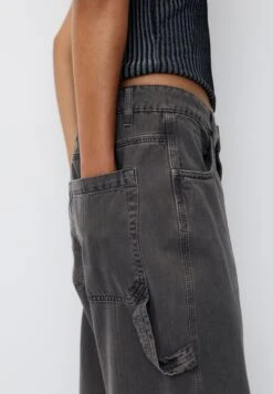 PULL & BEAR Mid-Waist CarpenterPantaloniDark Grey Donna Pantaloni PUC21A0V9-C11 -PULL - BEAR Negozio a4aa26a4b20c42639ae36b163a837d0c