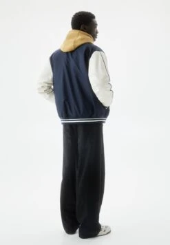 PULL & BEAR San Francisco VarsityGiubbotto BomberDark Blue Uomo Giacche PUC22T0T4-K11 -PULL - BEAR Negozio a7969999d07245f6a5e1b8fd911ead68