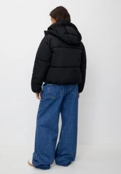 PULL & BEAR CroppedGiacca InvernaleBlack Donna Giacche E Blazer PUC21U0G6-Q11 -PULL - BEAR Negozio a9c91f63058b4ee5bf904cd11b96da15