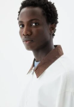 PULL & BEAR Utility With Contrast Collar Giacca Da Mezza StagioneWhite Uomo Giacche PUC22T0SY-A11 -PULL - BEAR Negozio aa364982e5d34fc381d6633ced1b5bc1