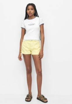 PULL & BEAR Embroidered Star T-Shirt Con StampaWhite Donna T-shirt E Top PUC21D2ET-A11 -PULL - BEAR Negozio acb2d790576c4785a7fa4f7ba0b519b3