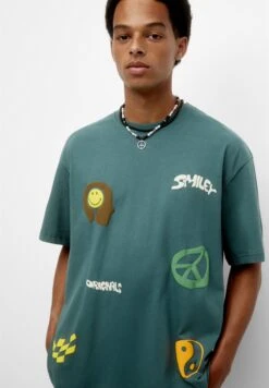 PULL & BEAR Smiley FaceT-Shirt Con StampaGreen Uomo T-shirt E Polo PUC22O1P0-M11 -PULL - BEAR Negozio acd8fcf854f3432283d784337595be0b