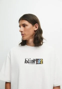 PULL & BEAR Blink 182 - T-Shirt Con Stampa - White -PULL - BEAR Negozio ad6a0b2b3df24d1ca8091a57a0fb3ca6