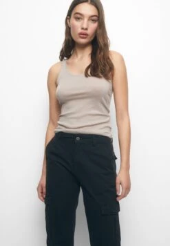 PULL & BEAR Pocket Pantaloni CargoBlack Donna Pantaloni PUC21A0SC-Q11 -PULL - BEAR Negozio aea39cca37c04812819a9191fe3210f6