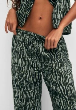 PULL & BEAR Tie-Dye PrintedPantaloniKhaki Donna Pantaloni PUC21A0UA-N11 -PULL - BEAR Negozio b2d77e0b85e543c78f63fc3240198840