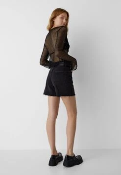 PULL & BEAR With Sequinned DetailCamicettaBlack Donna Camicie E Bluse PUC21E11X-Q11 10 PULL & BEAR With Sequinned DetailCamicettaBlack Donna Camicie E Bluse PUC21E11X-Q11 -PULL - BEAR Negozio b3bcccfc64f545f5bd7940f6da35c5ba