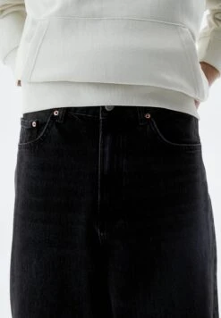 PULL & BEAR Baggy Extra Wide-Leg- Jeans A Sigaretta - Black -PULL - BEAR Negozio b5d6c3d5fcc7400ca7bf403439e1a068