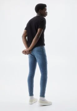 PULL & BEAR Jeans Skinny FitDark Blue Denim Uomo Jeans PUC22G0PT-K13 -PULL - BEAR Negozio b76a72c2e42449819cfad1f77799a576