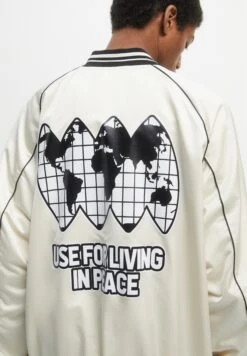 PULL & BEAR Varsity - Giubbotto Bomber - White -PULL - BEAR Negozio b7ba70821a0c413da6b65010ff368c40