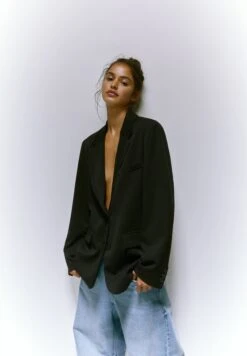 PULL & BEAR Basic Double-Breasted ButtonedBlazerBlack Donna Giacche E Blazer PUC21G0IH-Q11 15 PULL & BEAR Basic Double-Breasted ButtonedBlazerBlack Donna Giacche E Blazer PUC21G0IH-Q11 -PULL - BEAR Negozio b7ef8ac96c1747c69aa7b948cc06b7f0