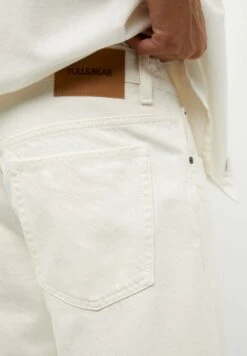 PULL & BEAR Basic Standard-Fit - Jeans A Sigaretta - Beige -PULL - BEAR Negozio b9b4f02f416a4ba0898bd0518b6c4ac9