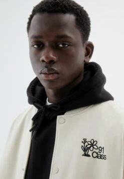 PULL & BEAR Giacca In SimilpelleSand Uomo Giacche PUC22T0SV-B11 -PULL - BEAR Negozio b9c1e8a18b164342b98ee8766b7114ca