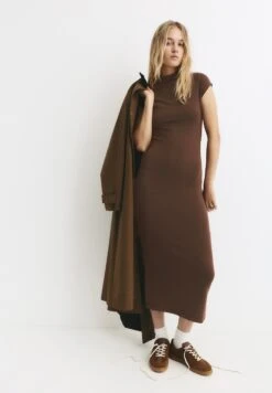 PULL & BEAR MOCK NECK MIDI - Vestito Di Maglina - Brown -PULL - BEAR Negozio bbbd5419a21b44cc87434cb45c9eacbe