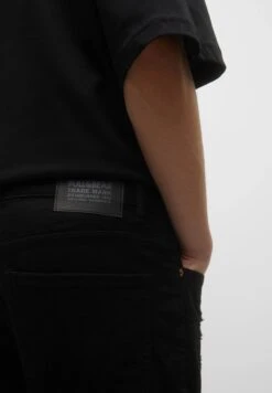 PULL & BEAR Slimfit- Shorts Di Jeans - Black -PULL - BEAR Negozio be4c5065210b45b48f5635c61f49ea2d