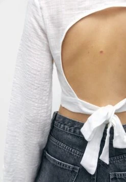 PULL & BEAR Cropped Open BackCamiciaWhite Donna Camicie E Bluse PUC21E10W-A11 -PULL - BEAR Negozio be8f762026ec4ec0aaec3fb6277a131c