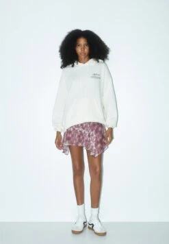 PULL & BEAR Slogan Felpa Con CappuccioBeige Donna Felpe PUC21J11C-B11 -PULL - BEAR Negozio bf042c3e03d14dbdbd906f5a5f65d02b