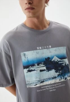 PULL & BEAR Hokusai ShichirigahamaT-Shirt Con StampaGrey Uomo T-shirt E Polo PUC22O1QG-C11 -PULL - BEAR Negozio c0f37c70ecc844f1a5e59a7e84b5a893