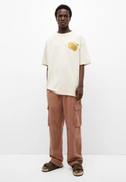 PULL & BEAR With Embroidered Graphic DetailT-Shirt Con StampaSand Uomo T-shirt E Polo PUC22O1MP-B11 11 PULL & BEAR With Embroidered Graphic DetailT-Shirt Con StampaSand Uomo T-shirt E Polo PUC22O1MP-B11 -PULL - BEAR Negozio c1a478e5c3de45c5a6314489359cdf88