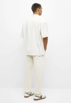 PULL & BEAR Basic Standard-Fit - Jeans A Sigaretta - Beige -PULL - BEAR Negozio c22d2c0369d24d9c9e6b8d55b77a9e3c