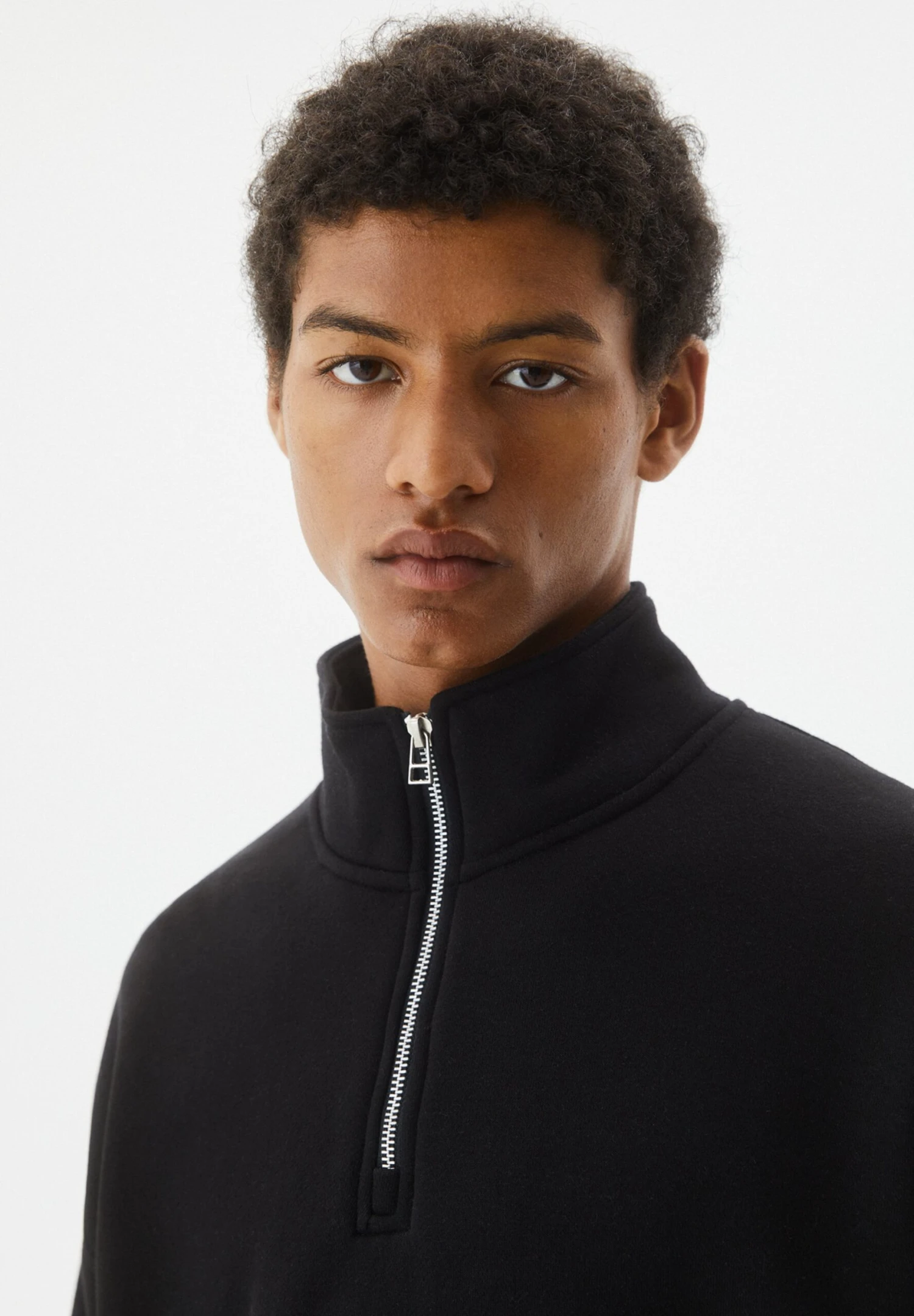 PULL & BEAR Basic Coloured Zip-Up NeckFelpaBlack Uomo Maglieria E Felpe PUC22S0QT-Q11 7 PULL & BEAR Basic Coloured Zip-Up NeckFelpaBlack Uomo Maglieria E Felpe PUC22S0QT-Q11 - immagine 5