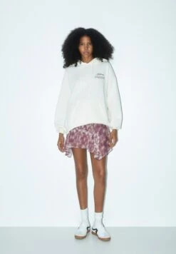 PULL & BEAR Slogan Felpa Con CappuccioBeige Donna Felpe PUC21J11C-B11 -PULL - BEAR Negozio c33e277900bc4275bcbcece3c72ef8db