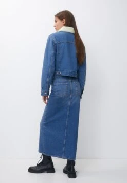 PULL & BEAR Cropped With DetailGiacca Di JeansBlue Denim Donna Giacche E Blazer PUC21G0J3-K11 -PULL - BEAR Negozio c6314f718b1e46ca8fe53c1b1cf9d0c3