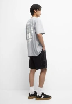 PULL & BEAR Looney TunesT-Shirt Con StampaGrey Uomo T-shirt E Polo PUC22O1O0-C11 -PULL - BEAR Negozio c6c8e5c8f2904c8789191d9bc5ac67f0