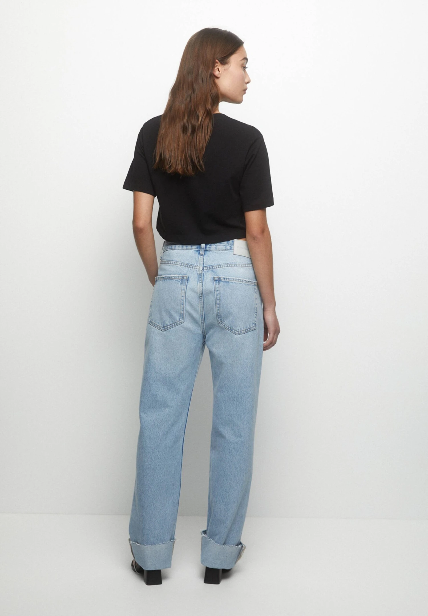 PULL & BEAR Cropped T-Shirt BasicBlack Donna T-shirt E Top PUC21D2A0-Q11 5 PULL & BEAR Cropped T-Shirt BasicBlack Donna T-shirt E Top PUC21D2A0-Q11 - immagine 3