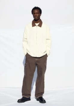 PULL & BEAR Utility With Contrast Collar Giacca Da Mezza StagioneWhite Uomo Giacche PUC22T0SY-A11 -PULL - BEAR Negozio cb24f02105804f8db832ca356fc2cf7a