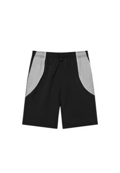 PULL & BEAR Bermuda With PanelsShortsBlack Uomo Bermuda PUC22F0DD-Q11 -PULL - BEAR Negozio cd16460ffa2a47b8b555e3e9526ad417