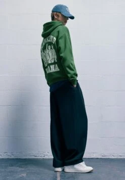 PULL & BEAR STRANGER THINGS - Felpa - Dark Green -PULL - BEAR Negozio ce11e01251e547d7b62928792fe6d338