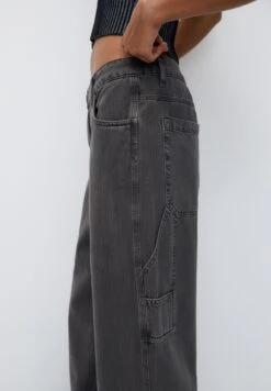 PULL & BEAR Mid-Waist CarpenterPantaloniDark Grey Donna Pantaloni PUC21A0V9-C11 -PULL - BEAR Negozio cf65350a90ff4934a1df72dadefb5fb3