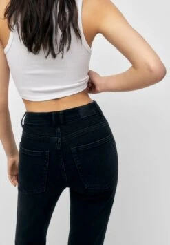 PULL & BEAR High Waist MomJeans Slim FitMottled Black Donna Jeans PUC21N0KG-Q11 -PULL - BEAR Negozio d0f2e4aba8c14f2a8658d5461f87e734