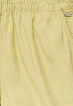 PULL & BEAR Basic Bermuda ShortsLight Yellow Donna Shorts PUC21S0DU-E11 -PULL - BEAR Negozio d16f90c7c71b4e50843cd96274d22580