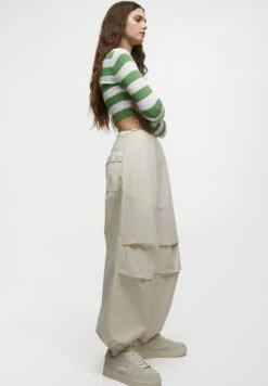 PULL & BEAR Loose-Fit Parachute PantaloniBeige Donna Pantaloni PUC21A0PK-B11 -PULL - BEAR Negozio d1dc347f545d48f996081adb66a097bd