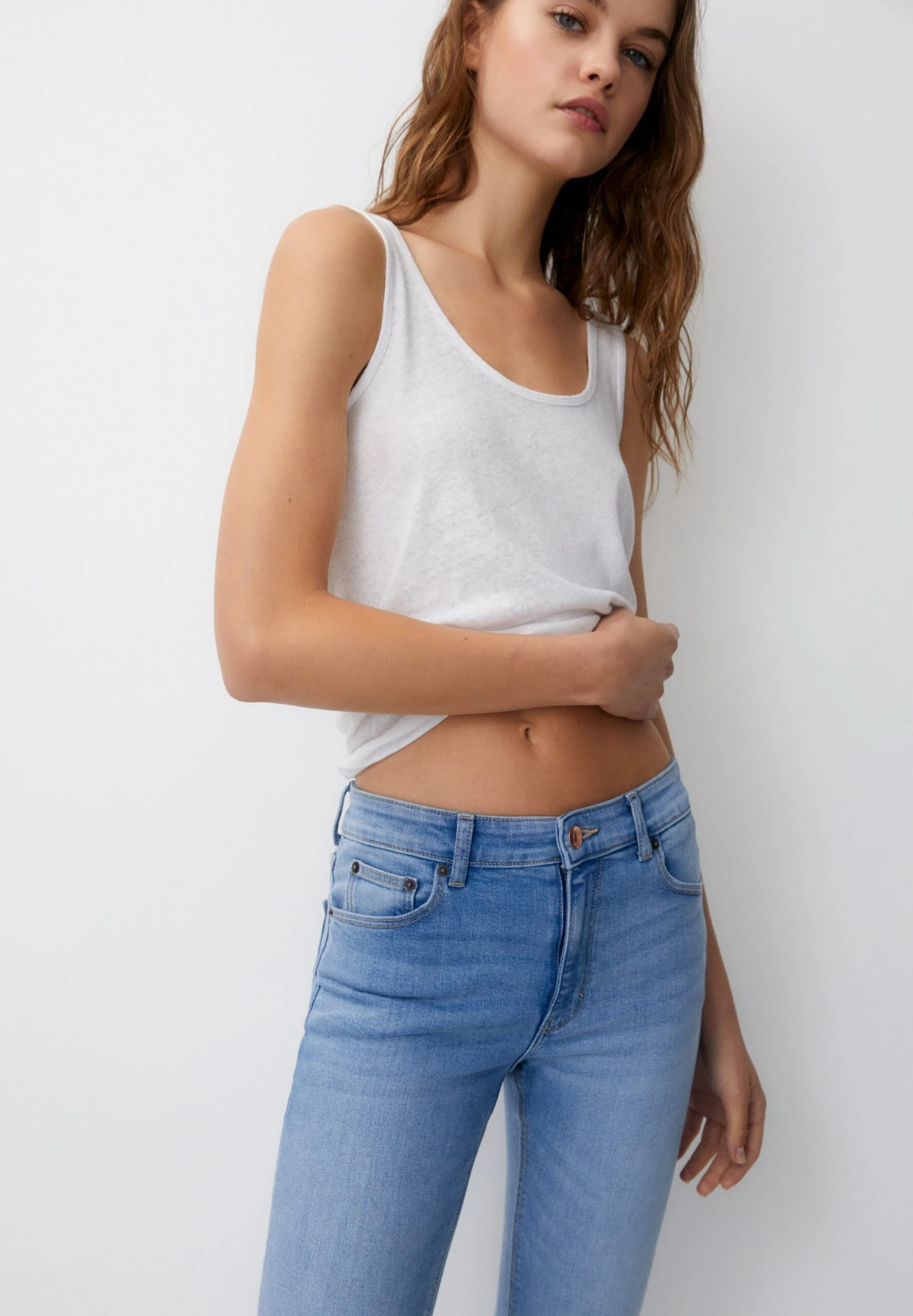 PULL & BEAR Mid-Waist BasicJeans Skinny FitLight-Blue Denim Donna Jeans PUC21N0M9-K11 6 PULL & BEAR Mid-Waist BasicJeans Skinny FitLight-Blue Denim Donna Jeans PUC21N0M9-K11 - immagine 4