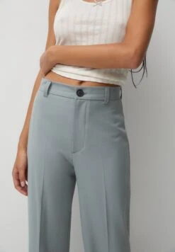 PULL & BEAR Formal Straight-Leg PantaloniLight Grey Donna Pantaloni PUC21A0SM-C11 -PULL - BEAR Negozio d2e9768bc41142238c63aa0af4a5bc77