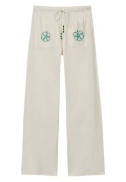 PULL & BEAR Rustic With Flower PocketsPantaloniWhite Donna Pantaloni PUC21A0TZ-A11 -PULL - BEAR Negozio d3325367e3df4ee69f66156ae71bb8c1