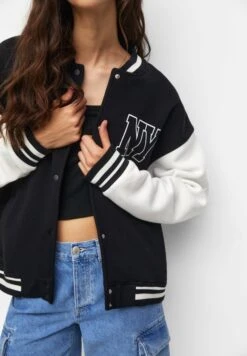 PULL & BEAR NyGiubbotto BomberBlack Donna Giacche E Blazer PUC21U0G3-Q11 -PULL - BEAR Negozio d4fc22bab685420295cb69a84302e684