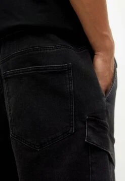 PULL & BEAR Cargo BermudaShorts Di JeansBlack Uomo Jeans PUC22F0CS-Q11 -PULL - BEAR Negozio d6f66bac68844b6c8ce4c800c8f559c8
